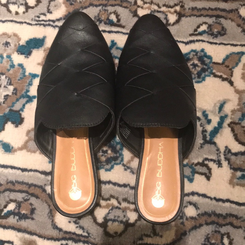 Cute black mules! 🖤